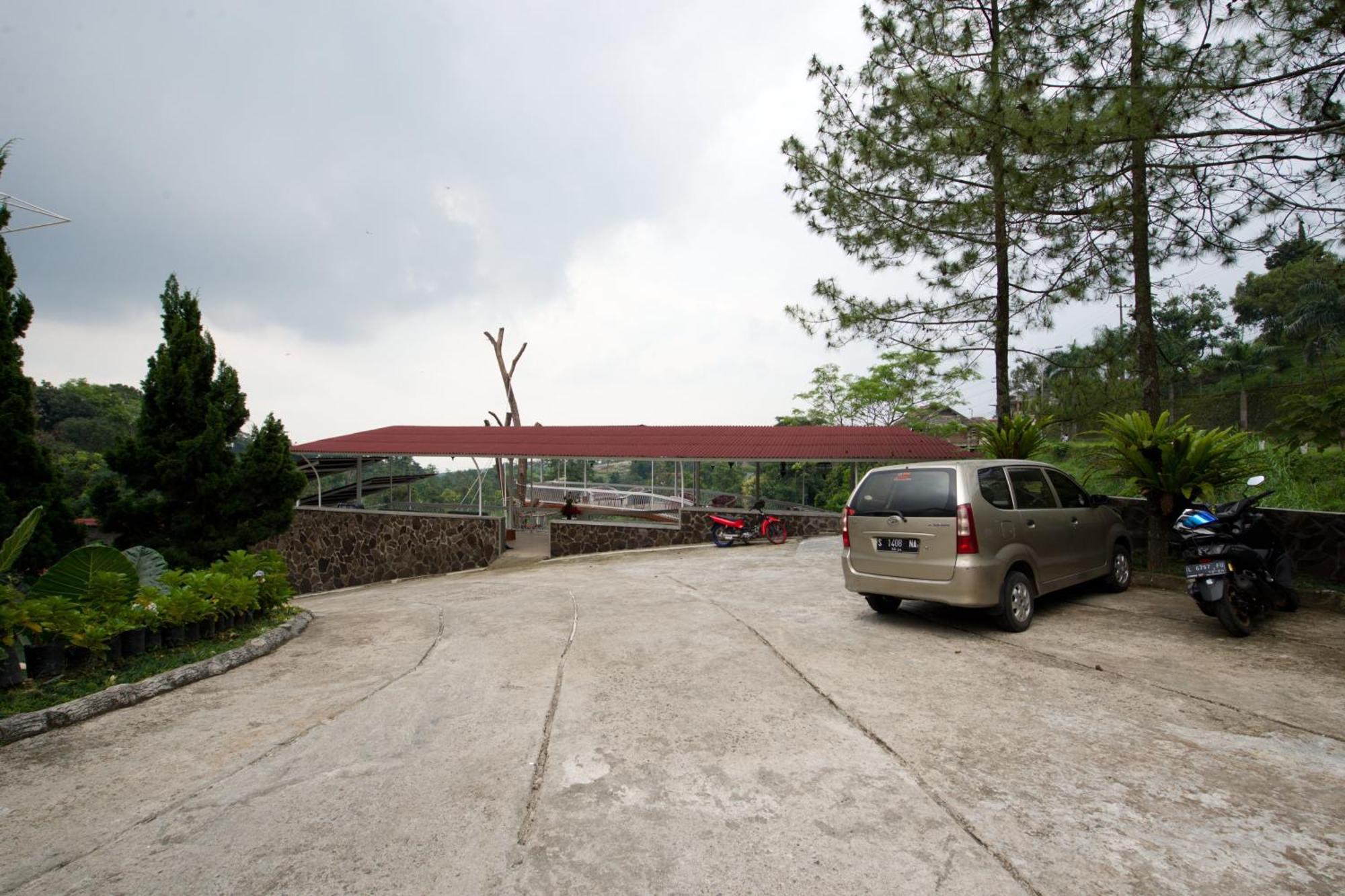 Capital O 3359 Pondok Wisata Jaden Trawas Mojokerto Exteriér fotografie